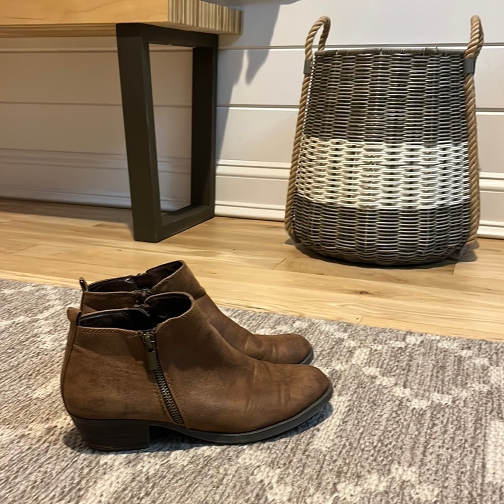 Carlos by Carlos Santana Store size 8 brown sueded booties
